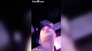 Đi bar mà nứng lồn e gái thủ dâm bắn nước bị phát hiện và cái kết
