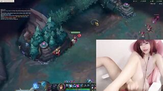 Em Gái Game Thủ Vừa Chơi Game Vừa Show Hàng Thủ Dâm Phần 4