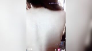 Làm tình với em ở giữa nhà còn mở cửa cho hàng xóm xem