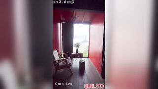 Phòng hơi tối nên mở toang cửa khách sạn địt nát bướm em FWB Đồng Nai . Vú vê căng đé