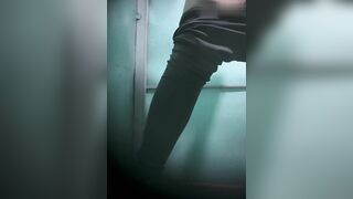 (Clip Quay Lén) Gái Đi Đái Trong Nhà Vệ Sinh Nữ