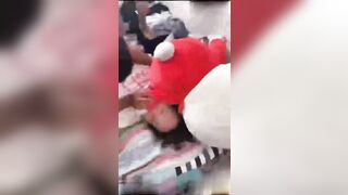 Cô Gái Bị Cả Đám Con Trai Cưỡng Hiếp