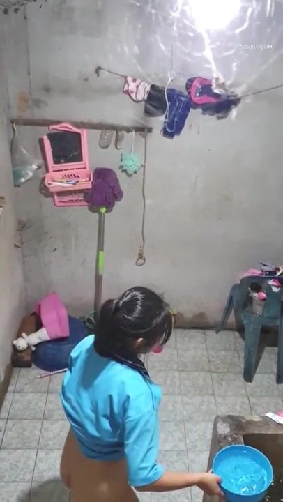 Em gái quê tắm