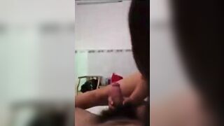 Gì vậy, anh đã ra rồi à. Con đĩ dâm đãng nhún vài cái mà anh đã ra