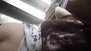 Độc lạ, E gái banh lồn đái ở cầu thang cho người lạ địt