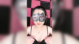 Xem em gái QQLive Ditt69 ngồi thủ dâm mà các mặt sướng chưa kìa