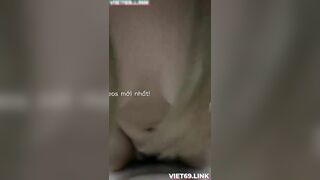 Tặng quà 8/3 được bạn thân xúc động thưởng cho 1 nháy