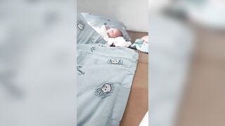 Bác sĩ đến nhà trị tắc sữa cho em vợ