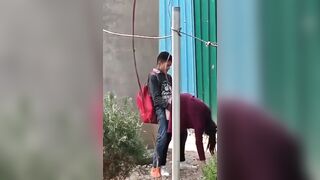 Bắt quả tăng hai em học sinh địt nhau ở sân trường