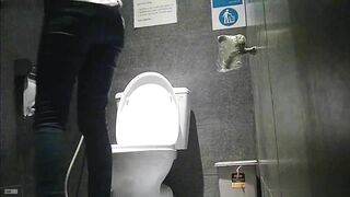 (Quay Lén) Clip Quay Lén Gái Đi Đái Trong Nhà Vệ Sinh Phần 6