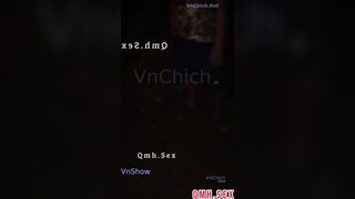 Public some ngoài trời với người lạ mà trò chuyện vui như hội