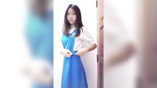 Em gái học sinh show cho ny xem