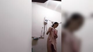 (Camera Giấu Kính) Quay Lén Gái Xinh Đi Tắm Phần 4