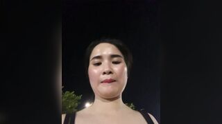 Đang chạy thể dục thì nứng lồn vạc ra gạ trai ngoài đường