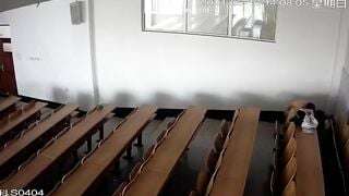 Cảnh quay được ghi lại trong một lớp học ở trường đại học Trung Quốc