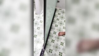 Em gái vừa đi học về đã phải bú cu cho anh trai mình