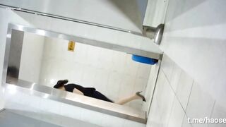 (Clip Quay Lén ) Gái Đi Đái Trong Nhà Vệ Sinh Phần 11
