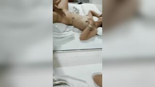 Được con bạn thân nằm im cho địt