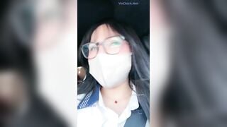 MMlive gachich (Eria2004) nứng lồn không mặc đồ lót lái ô tô tìm người lạ để gạ chịch