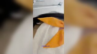 Em gái tự quay video thủ dâm