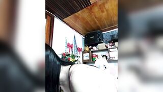 Chị mbbg không mặc áo lót vú lắc lắc gạ trai địt trên mạng