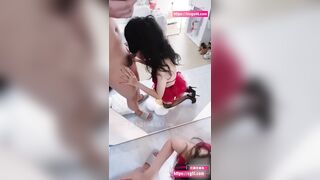 giáo viên đến khách sạn phía sau tòa nhà giảng dạy của trường để quan hệ tình dục