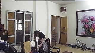 Em gái vú to thích thả rông ở nhà