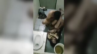 Clip Hot Đi Hát Uống Say Bị Dắt Vào Wc Hiếp Mất Đời Gái