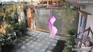 [Seri Hack Cam], E gái đi làm về bị thg a trai đè ra trước TV địt