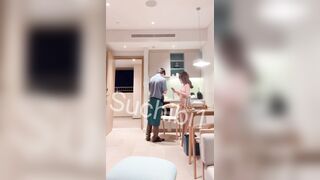 Suchibi QQlive phô dâm trước mặt lễ tân