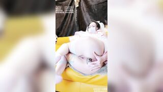 Em gái tập luyện cho lỗ đít