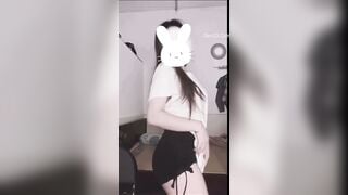 Clip Hot Thuỳ Anh Nhún Nhảy Cực Dẻo Theo Nhạc Hot Trend Tiktok