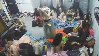 Clip Hot Bí Mật Bên Trong Phòng Thay Đồ Tay Vịn Quán Karaoke