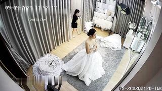 Clip Hot Cô Dâu Thay Váy Cưới Bị Quay Lén