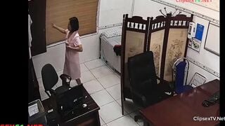 Hack Cam Phòng thay đồ UBND xã, Các đồng chí thay đồ lộ lồn