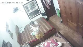 Quay lén học sinh thay đồ