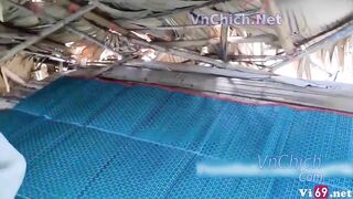 Chơi public em gái da trắng cực phẩm trong chòi lá giữa rừng - Sex Việt Nam