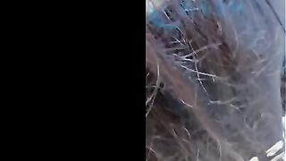 妹がキッチンで父親と電話中、チャンスと見てパンツを脱がせダイニングテーブルに押...し激しく犯.