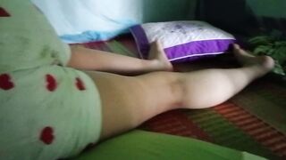 Video quay lén con chị ngủ
