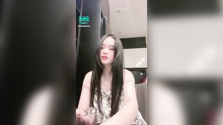 Hà My Trần say rượu vạch luôn lồn ra móc trên live bọn bạn ngăn k kịp