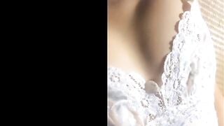 Teen học sinh lén show vú khi ngủ cạnh mẹ thủ dâm ko dám rên