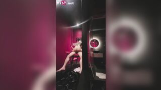 Cùng em trải nghiệm khách sạn tình yêu