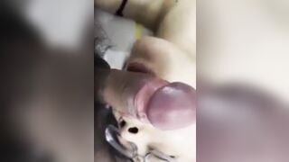 Nhét cu vào miệng lúc chị gái đang ngủ say làm bà tí ói