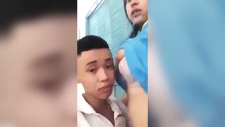 Hai em học sinh trốn tiết thể dục vào lớp địt nhau ,vú to dâm đãng