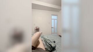 Mệt mỏi thuê cái phòng nghỉ ngơi một đêm thôi mà sao thấy áp lực qá!