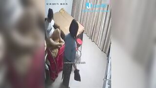 Quay lén e gái đi triệt lông lồn nhờ bác sĩ móc bướm thủ dâm vì ngứa