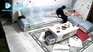 Bố check cam phát hiện con trai djt bạn thân khác giới trên sofa