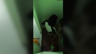 Quay lén anh em hàng xóm địt nhau trong phòng tắm
