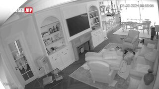 Clip Xoạc VN #6 Vợ Chồng làm tình trước mặt con gái ở phòng Khách