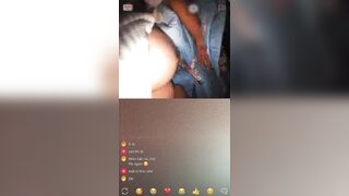 Gái ome show vú